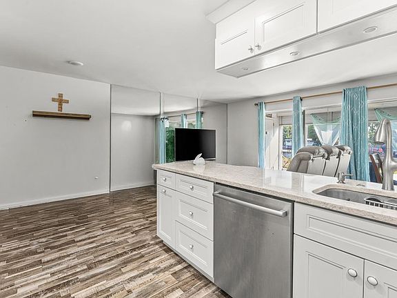 5th image of 342 Southwind Drive #102