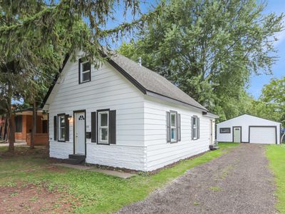 933 N Lark St, Oshkosh, WI, 54902