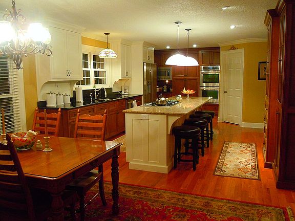 Large Eat in Kitchen