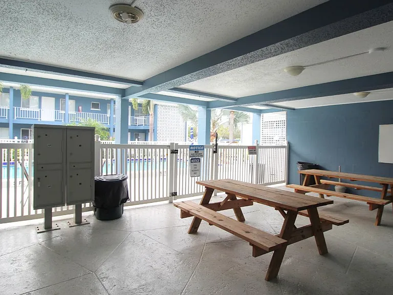 Picnic/Mail Area