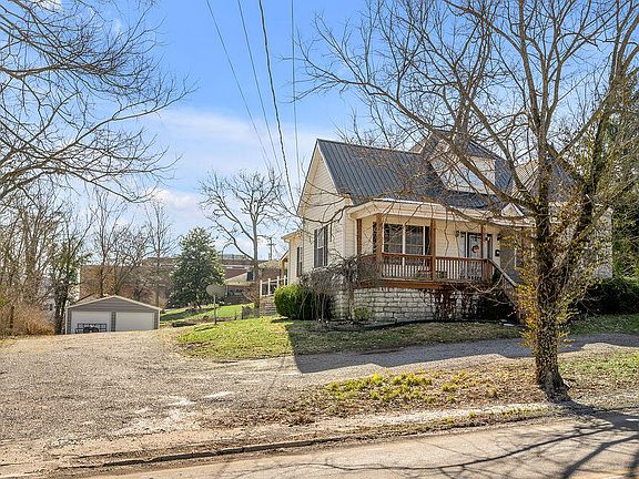 3rd image of 370 Mooreland Ave