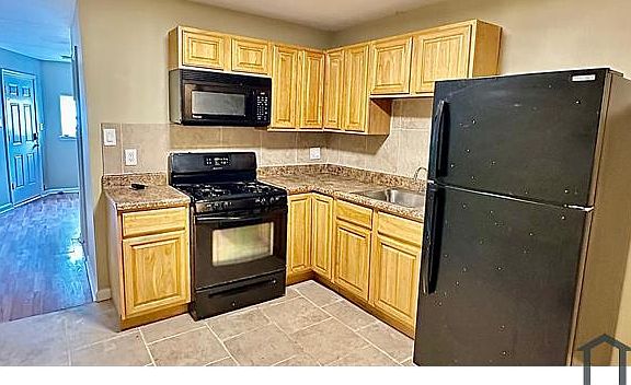 4th image of 7016 Woodland Ave #1
