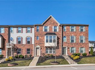 222 Thornapple Ln, Cranberry Township, PA
