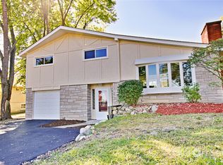 215 Navajo Trl, McHenry, IL