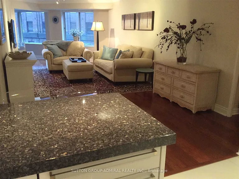33 University Ave #904 — Photo 8