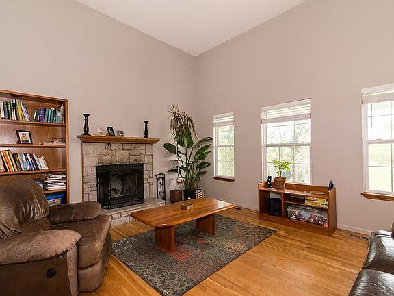 3rd image of 17590 190th St