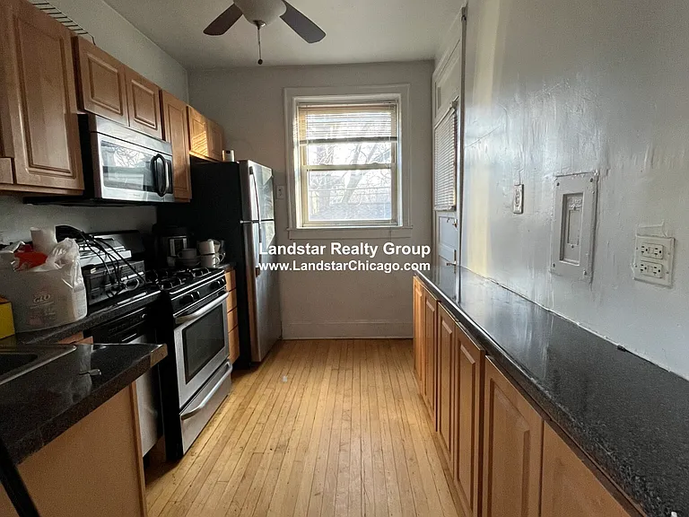 910 Reba Pl #2S — Photo 1