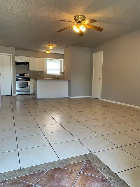 1605 Azalea Circle - A — Photo 2