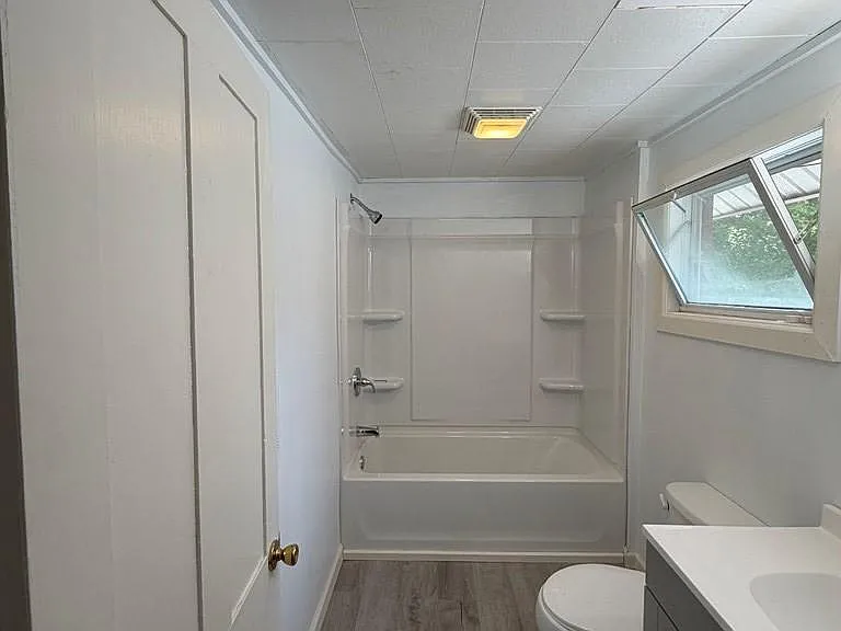 102 East Ave #2 — Photo 10