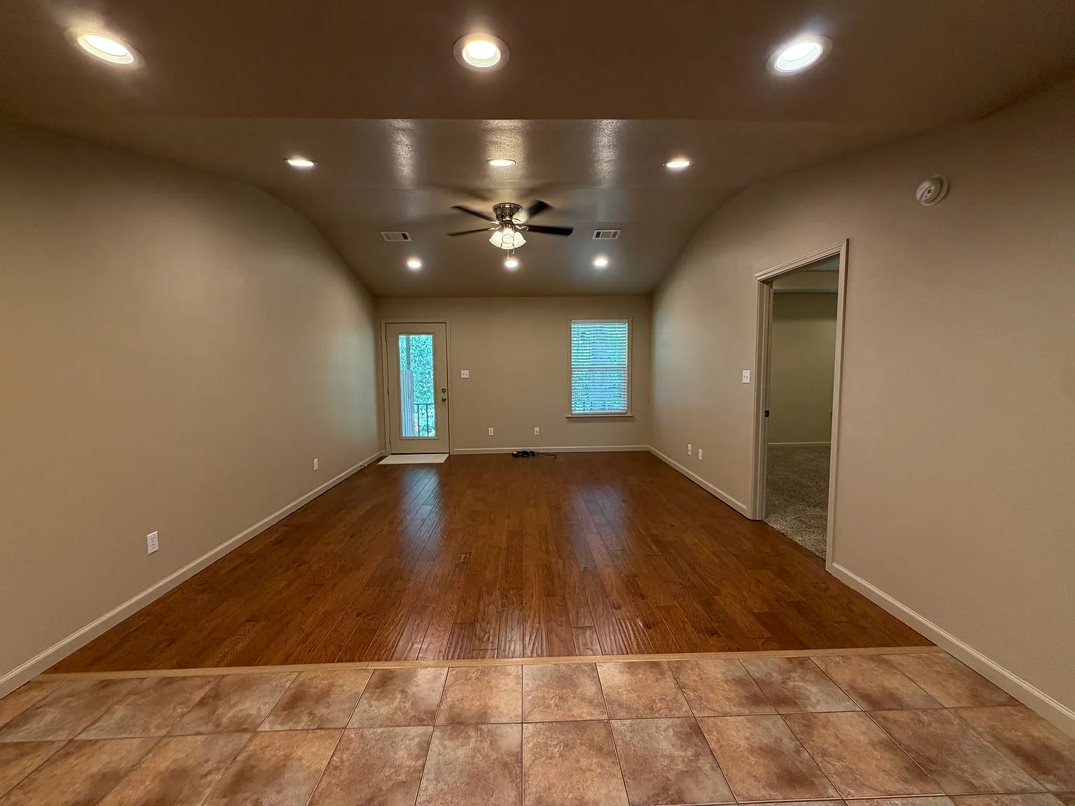 2 bed, $1,050 — Photo 2