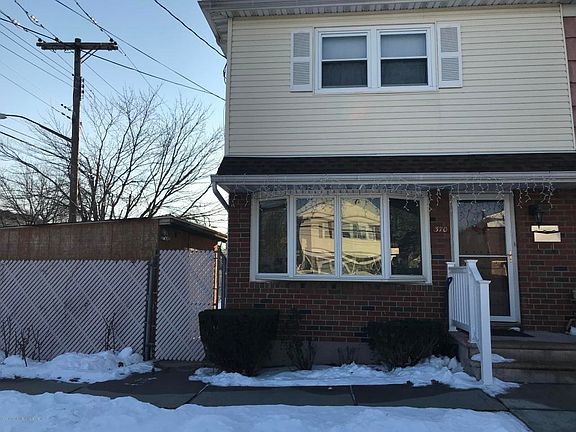 3rd image of 370 Dongan Hills Ave