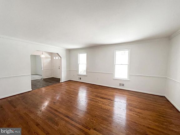 3rd image of 2304 Holly Spring Dr