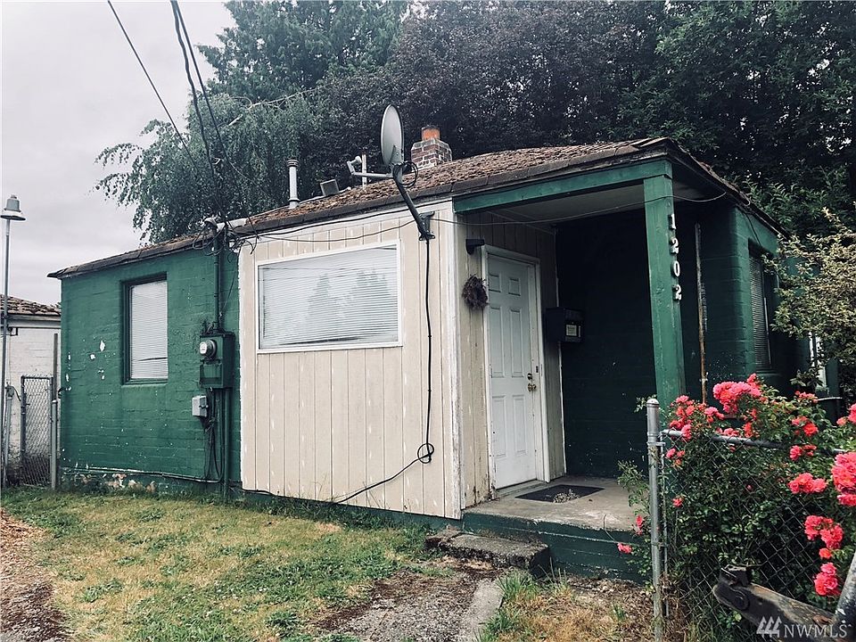 1st image of 1202 E Fairbanks St