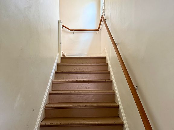 5th image of 817 13th Ave