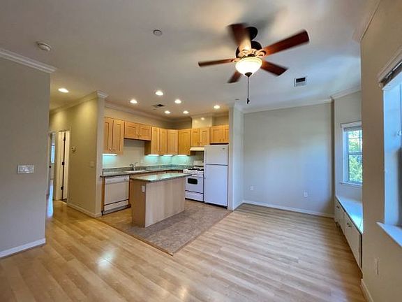5th image of 160 Valley Oak Dr #160