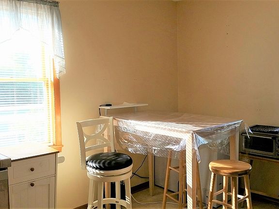3rd image of 30 Gladys Ave