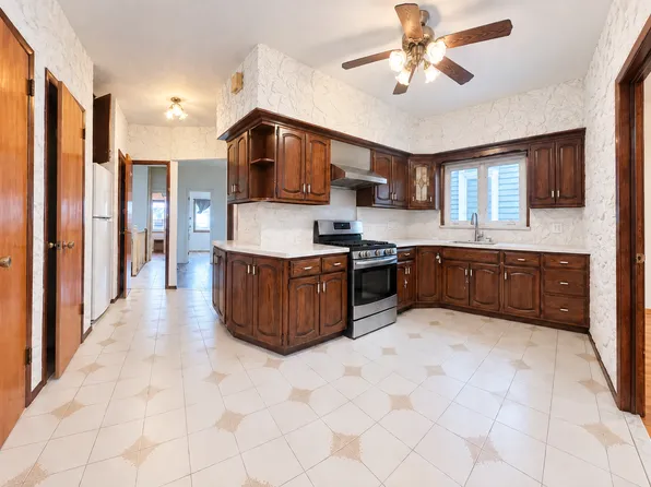 6938 78th St Floor 2, Middle Village, NY 11379