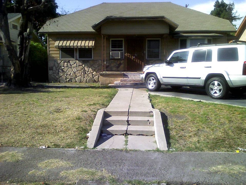 1st image of 1133 W 73rd St