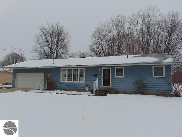 1st image of 411 2nd St