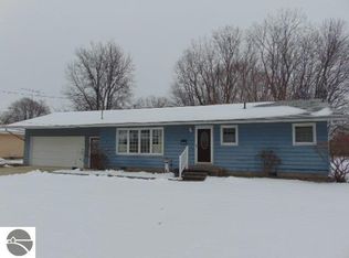 411 2nd St, Breckenridge, MI 48615