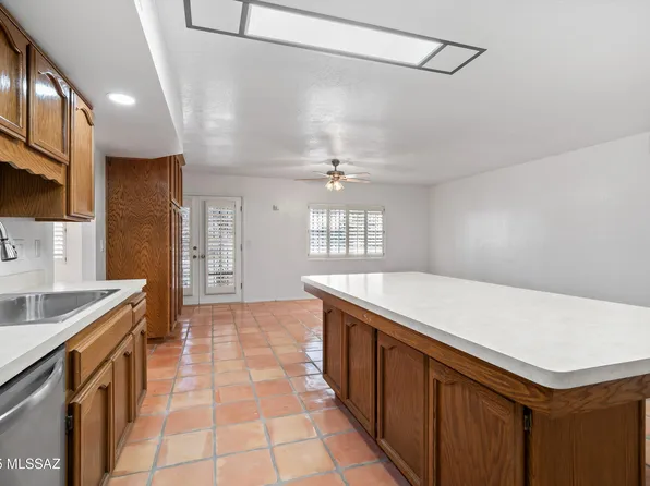 2580 W Old Glory Dr, Tucson, AZ 85741