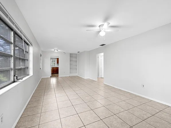 199 SW 15th St #3, Boca Raton, FL 33432