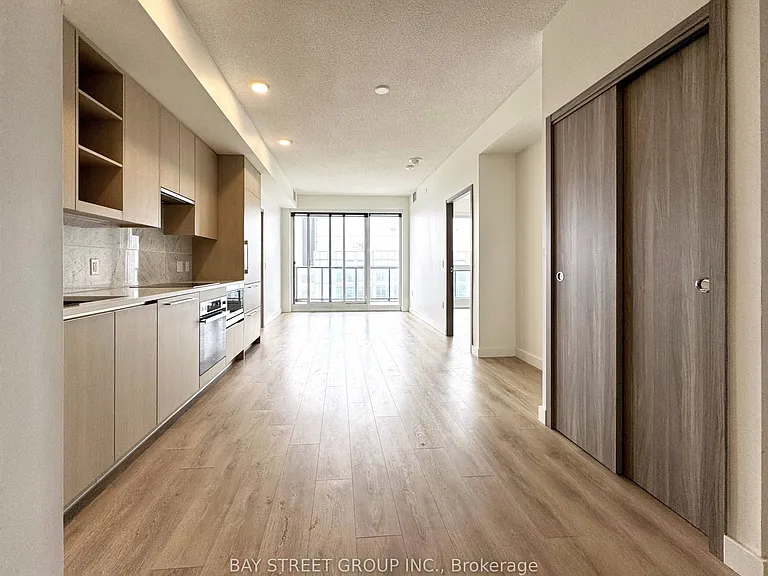 85 McMahon Dr #3605 — Photo 2