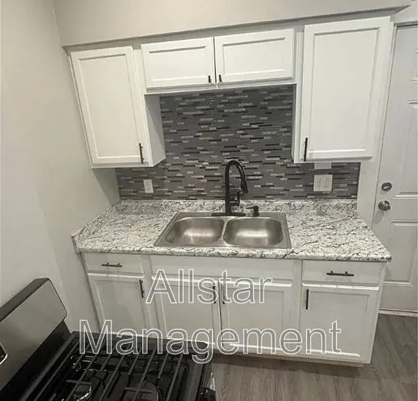 521 E 109th St — Photo 17