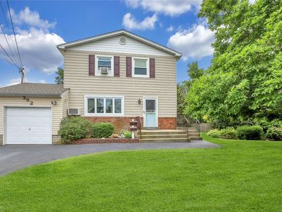 352 Neptune Ave, West Babylon, NY, 11704