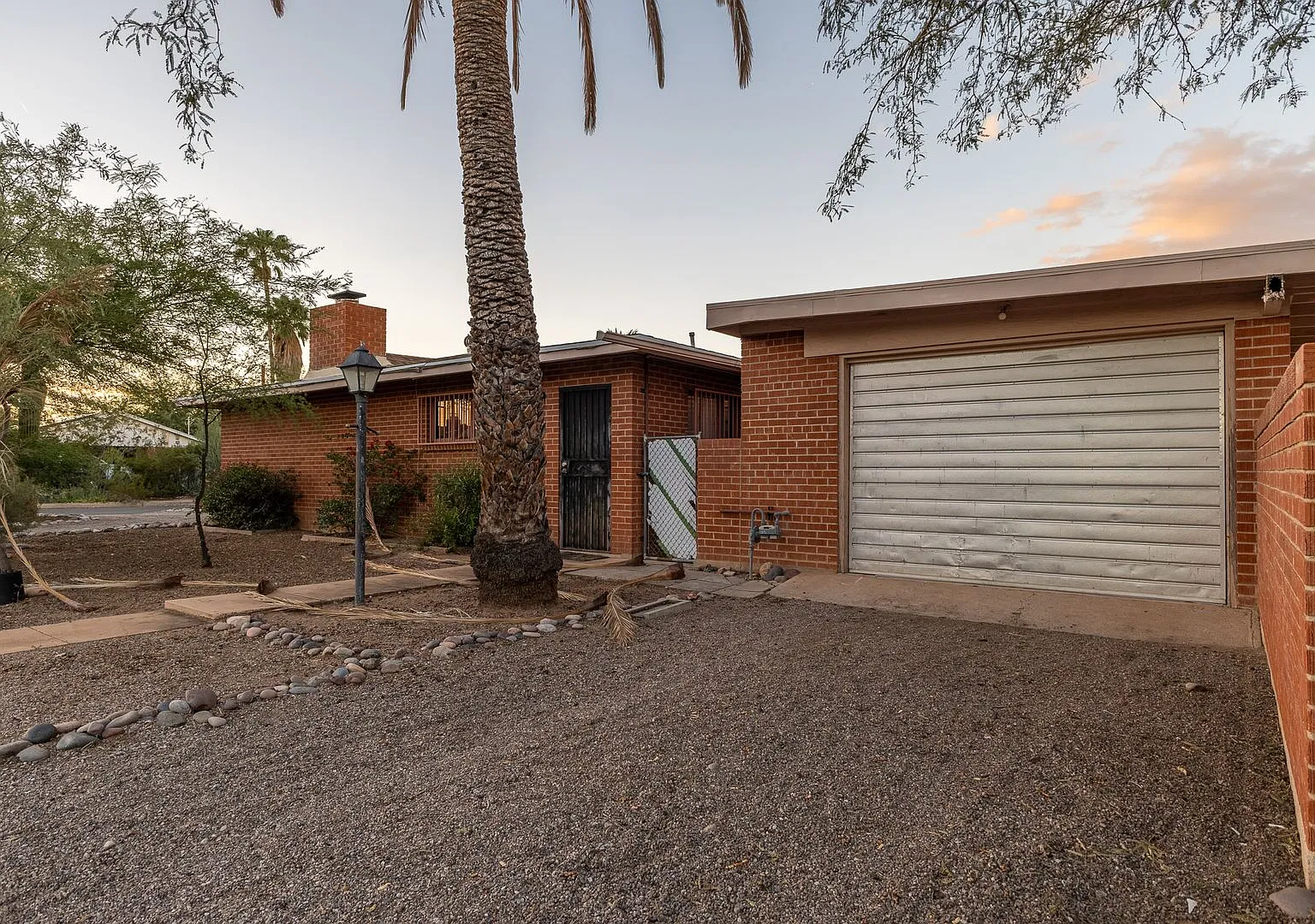 Spacious 4-Bed Rental Near University of Arizona with Large Fenced Yard | 2010 N Vine Ave — Photo 4