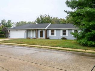 6144 River Bluff Dr, Newburgh, IN 47630