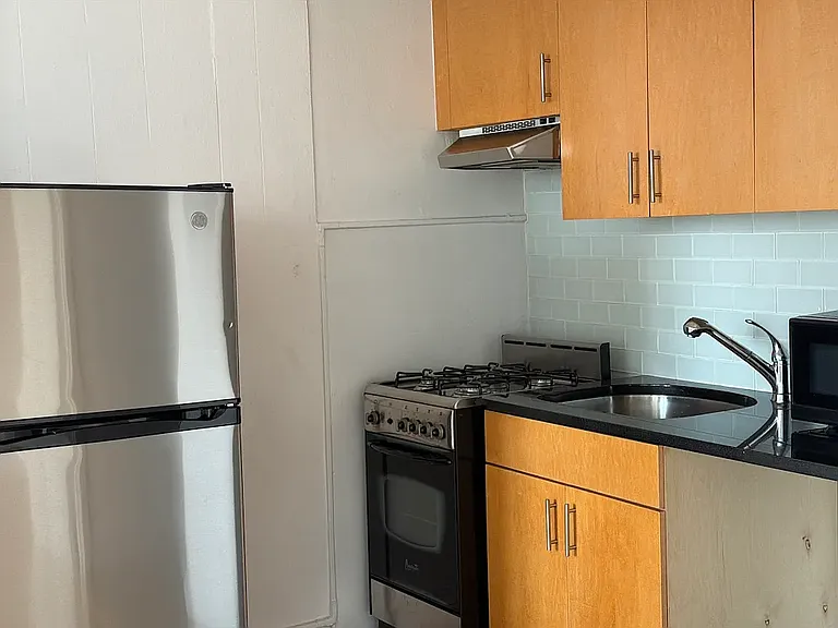 150 E 39th St #1601 — Photo 6