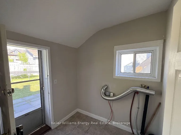 169 Mary St N #1 — Photo 9