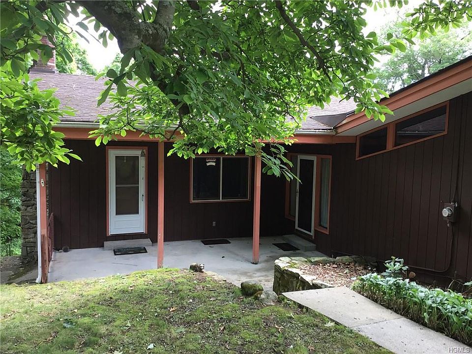 1st image of 22 Woodcrest Ter
