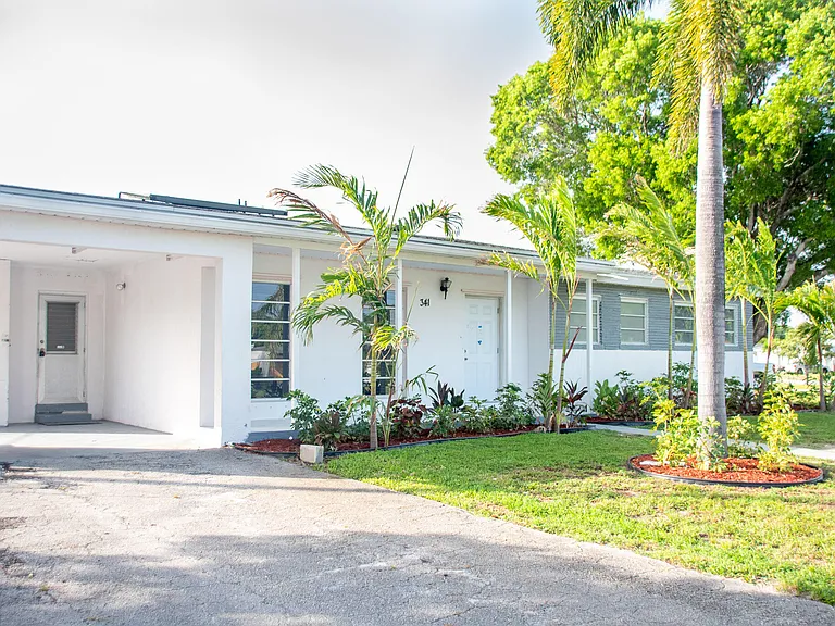 341 Henthorne Dr — Photo 1
