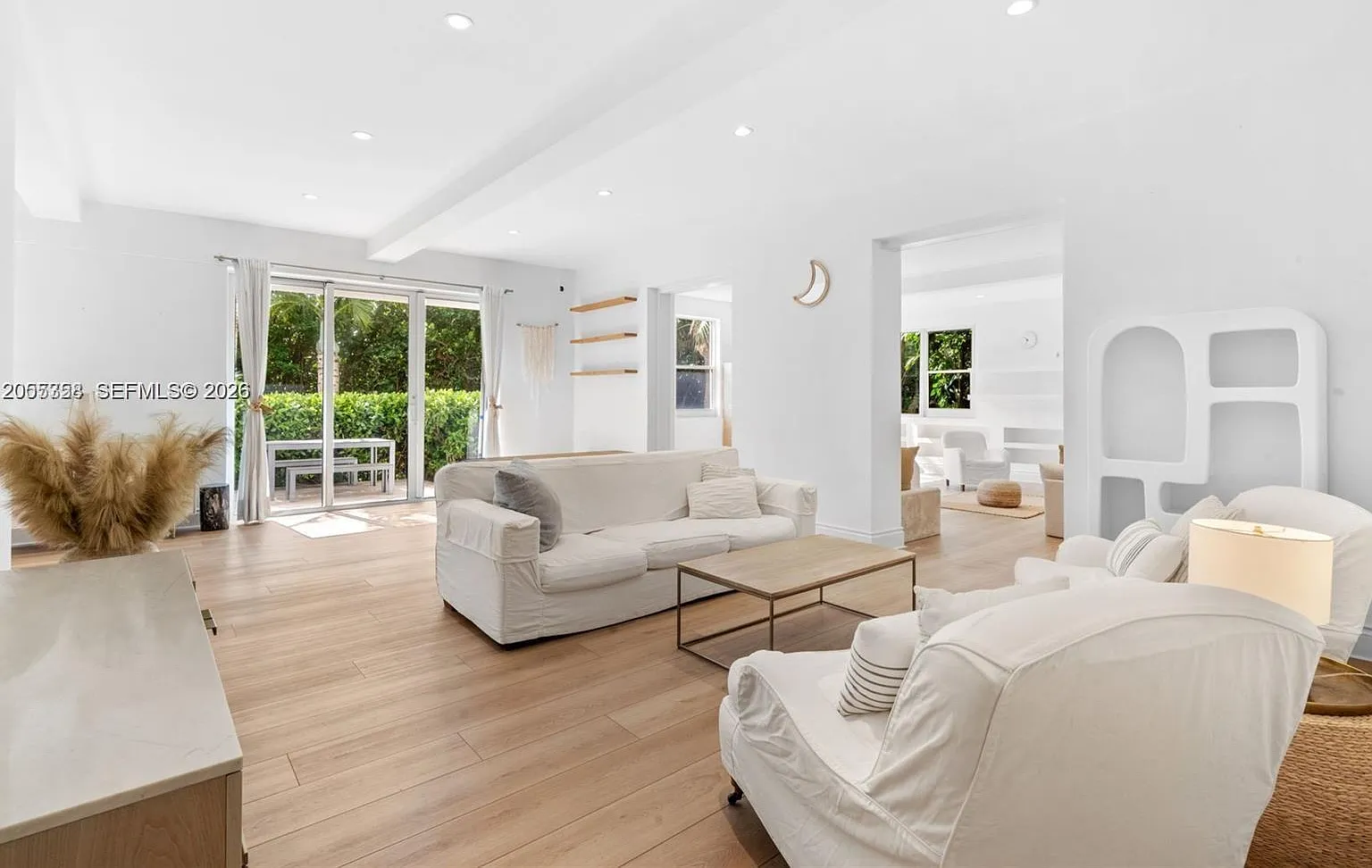 200 Ocean Lane Dr — Photo 3