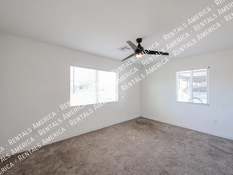 1909 E Indianola Ave — Photo 23