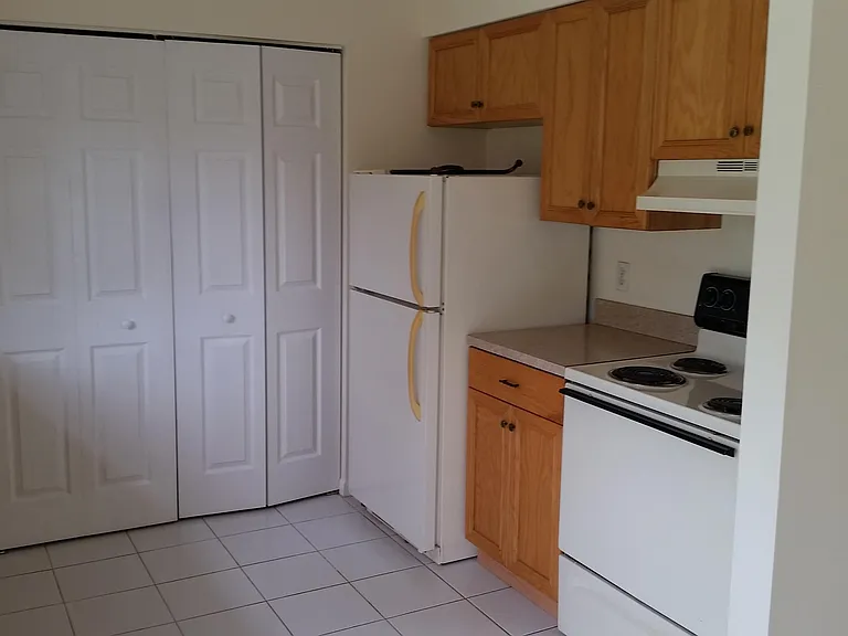 460 Fleming Ave — Photo 3