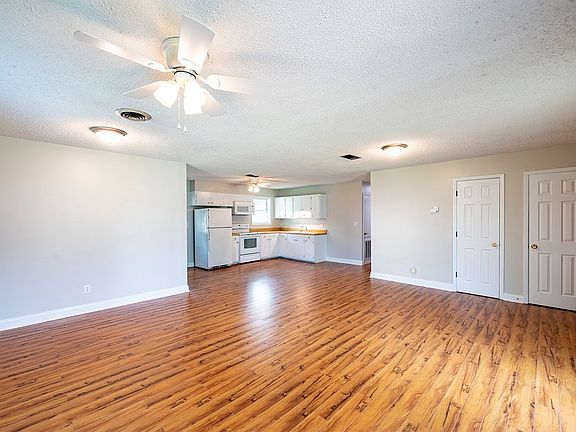 3rd image of 359 Elladale Dr SE