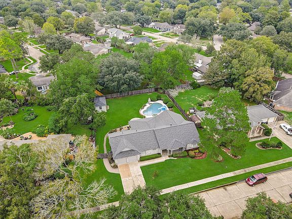 3rd image of 705 Balmoral Ct