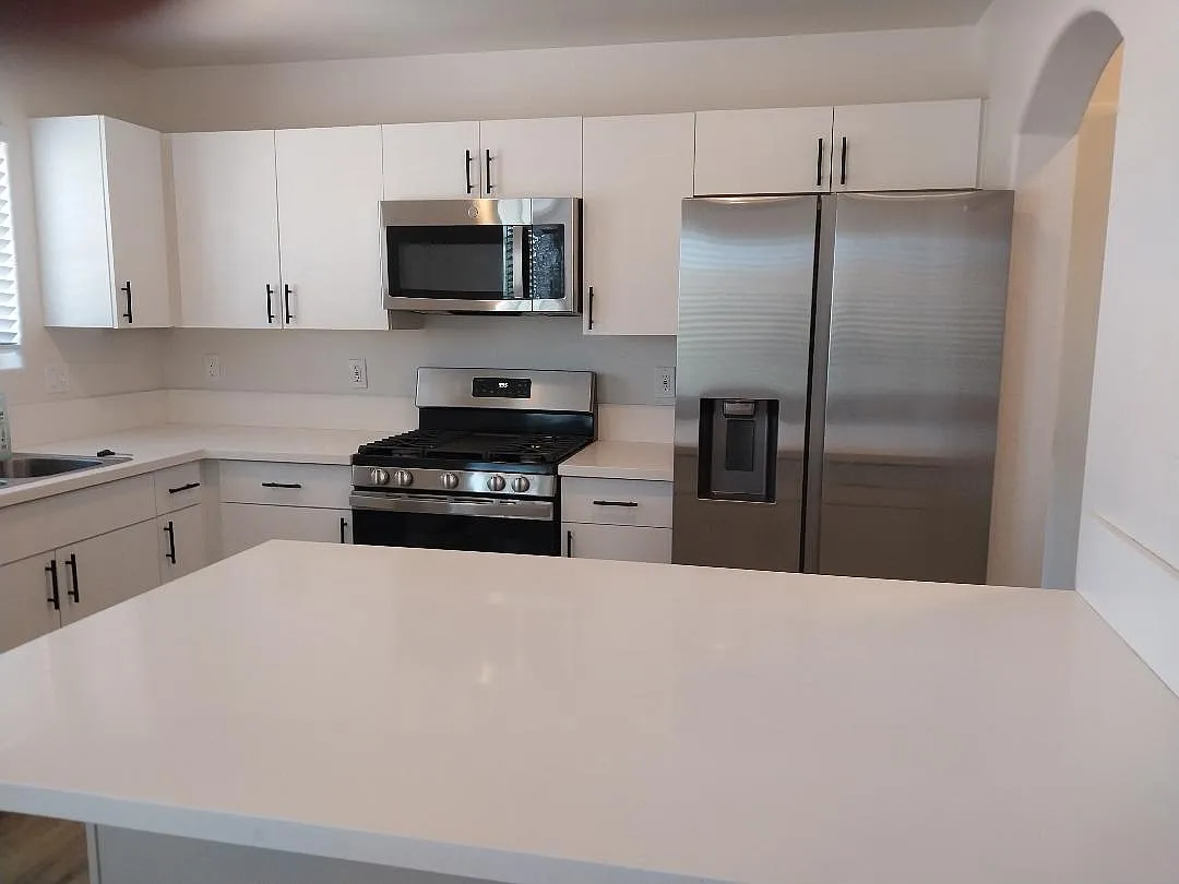 Photo 2 of 7 - 10552 Pine Pointe Ave #202 - Las Vegas, NV Building Photo - 10552 Pine Pointe Ave #202