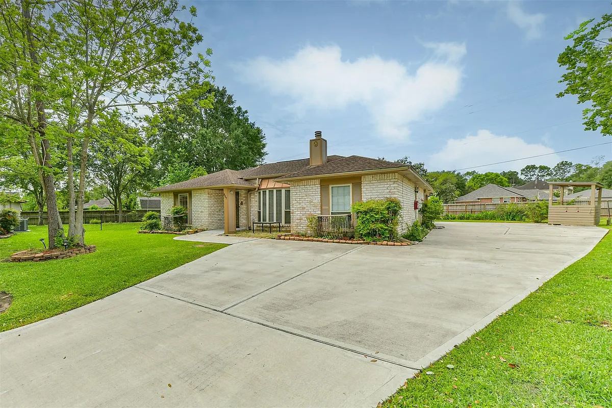 Building Photo - 807 Stadium Cir