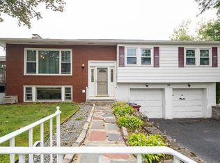 76 Trull Ln E, Lowell, MA 01852
