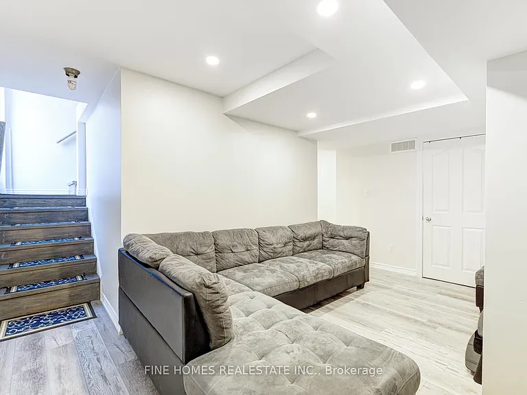 28 Rockwood Cres #LOWER — Photo 4