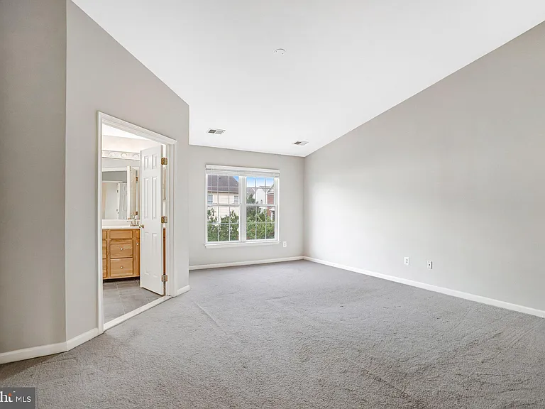 22616 Welborne Manor Sq — Photo 24