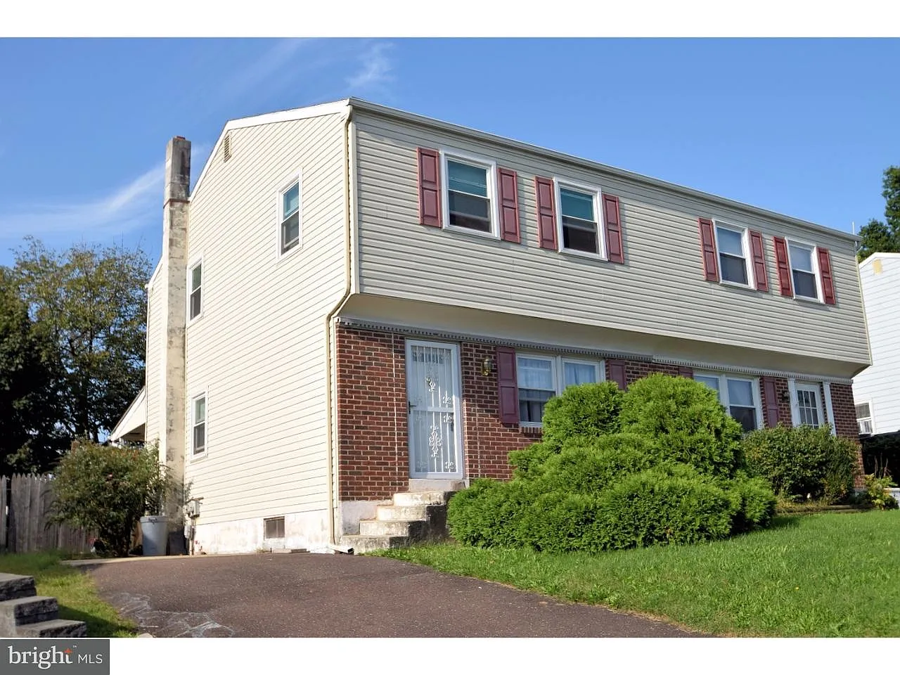 708 Holly Dr photo 1
