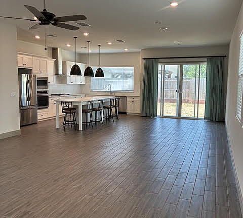 4th image of 2418 Bastidas Dr