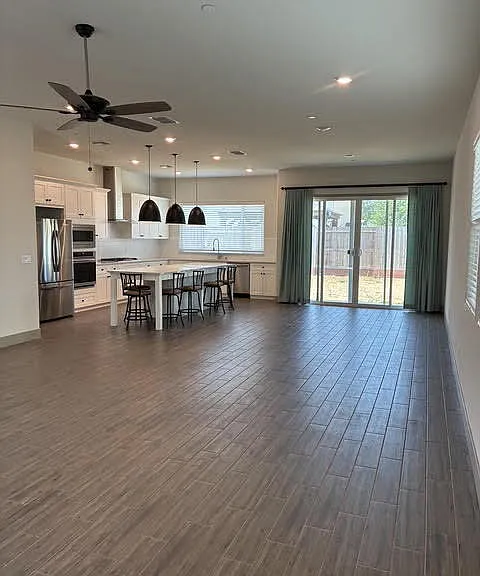2418 Bastidas Dr — Photo 17