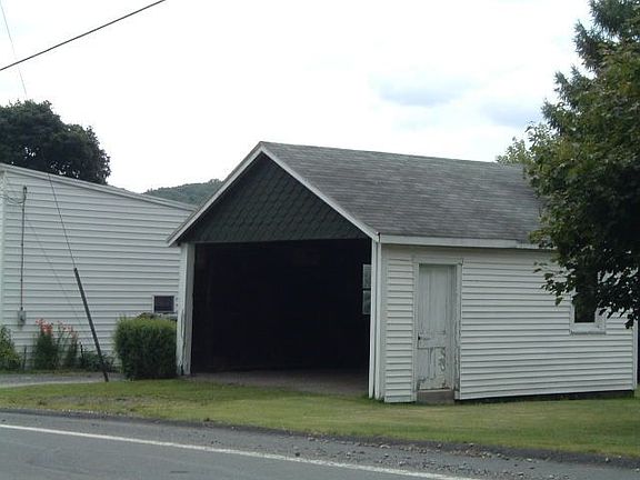 2nd image of 689 Forest Ln