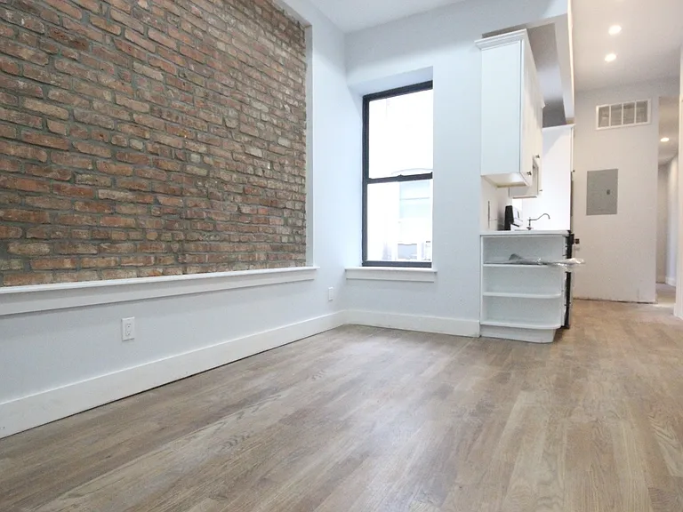 1865 Putnam Ave #2 — Photo 2